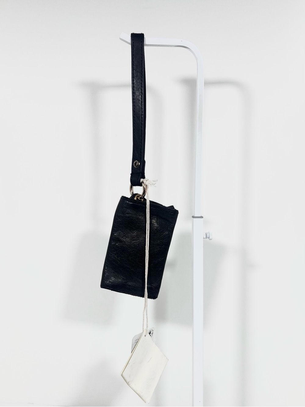✨ NWT | SOLD OUT | Free People | 100% LEATHER | Black Wristlet Lanyard Wallet - Picture 4 of 5